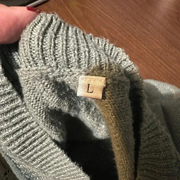 Women’s Sz L Green/blue Sweater. Soft. V-neck. Lightweight. See Through. Nice. - Picture 5 of 5